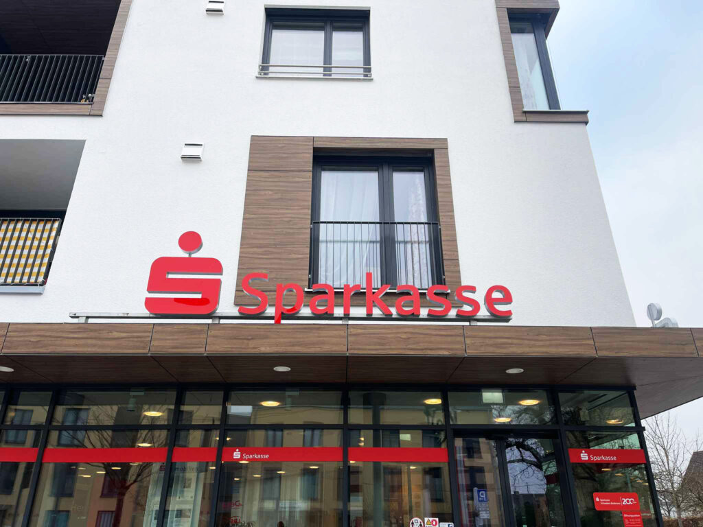 Rebranding Sparkasse Niemcy oznakowanie zewnętrzne