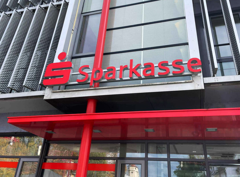 Rebranding Sparkasse Niemcy litery 3D podświetlane