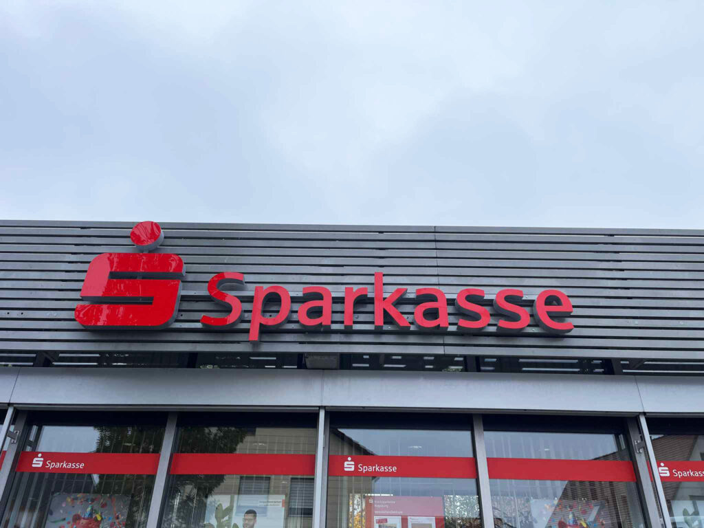 Branding banku Sparkasse Niemcy oznakowanie placówki