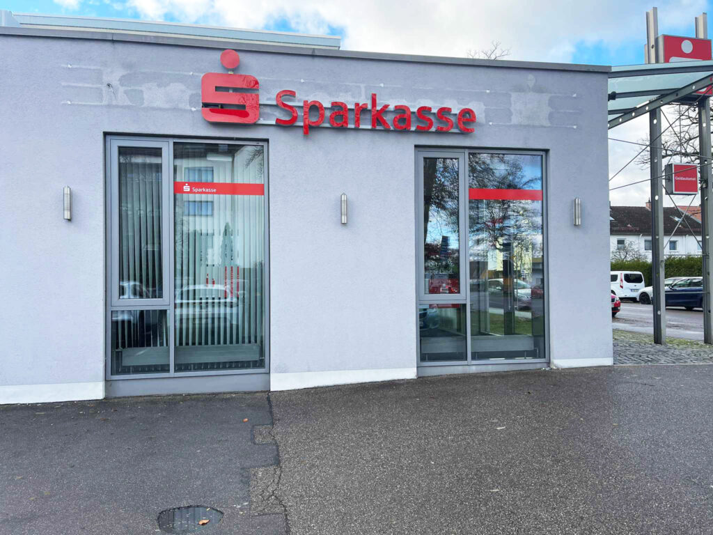 Oznakowanie Sparkasse placówki bankowej