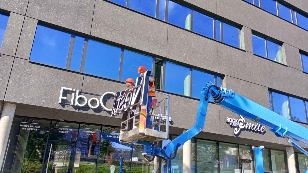Montaż reklam NEST Bank