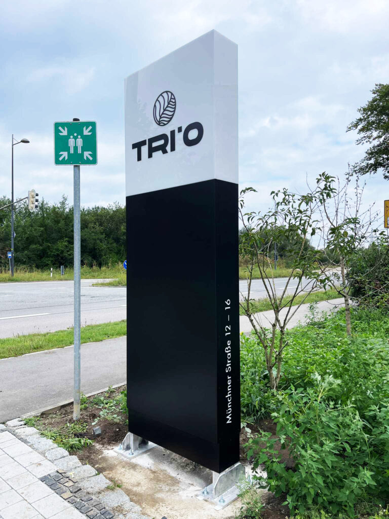Pylon wolnostojący zewnętrzne oznakowanie firmy