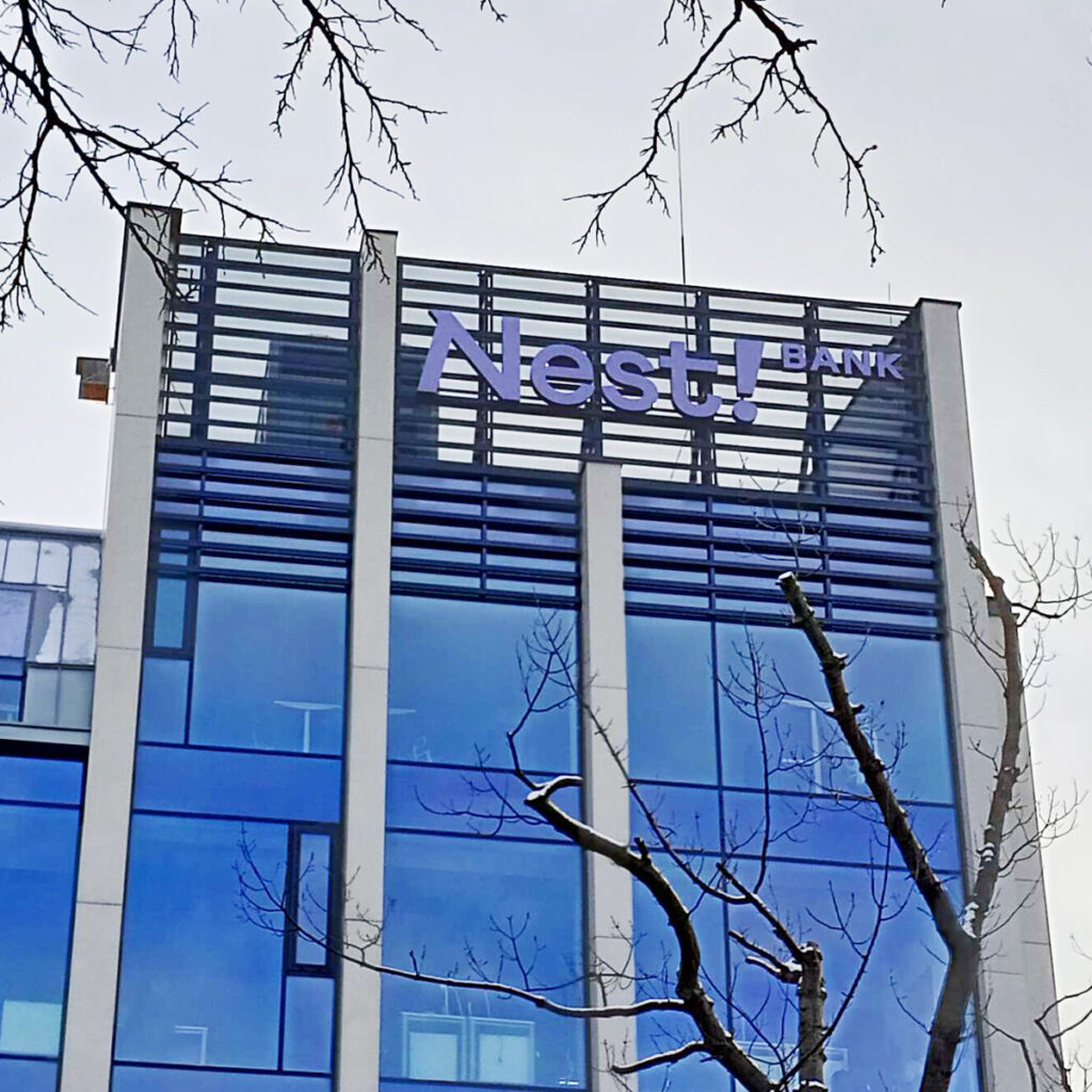 Oznakowanie siedziby NEST Bank Gdańsk