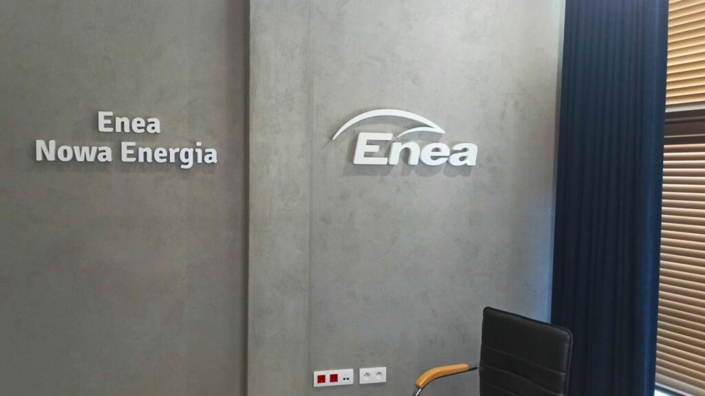 Logo Enea ze styroduru