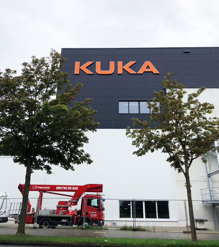 Oznakowanie hali KUKA logo