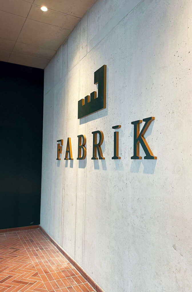 Litery przestrzenne Fabrik