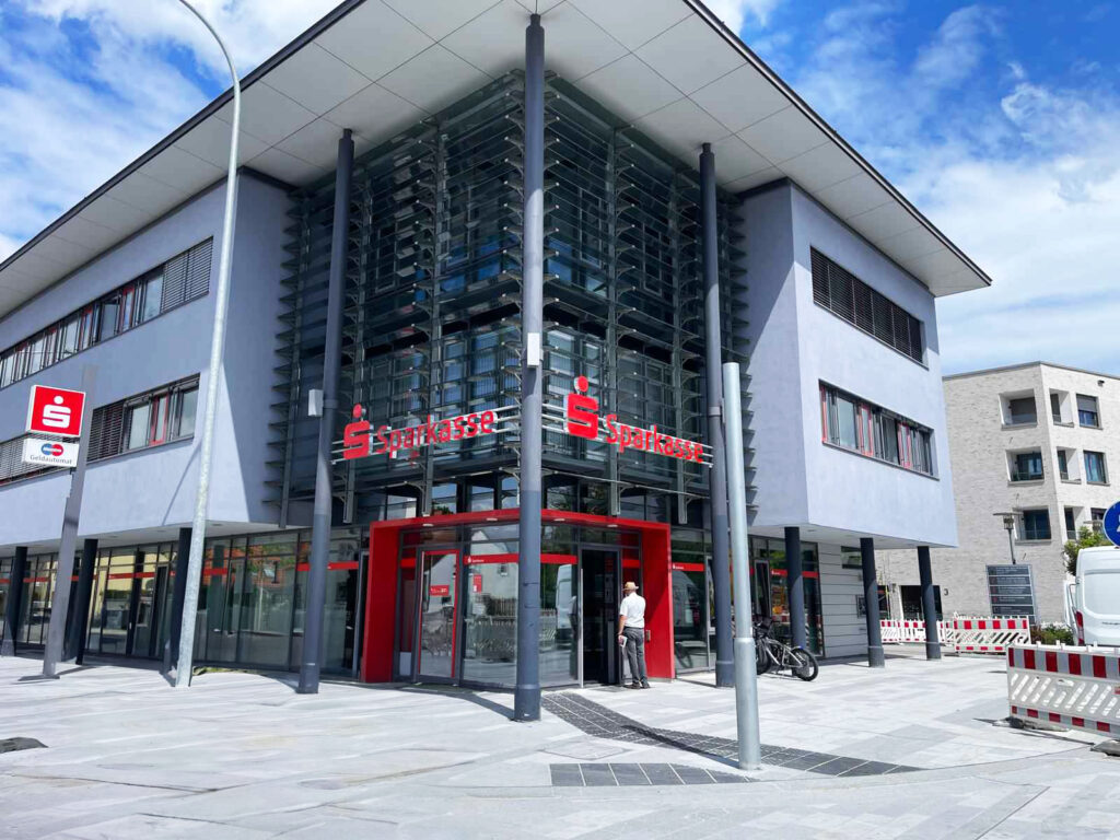 Oznakowanie wizualne placówki Sparkasse