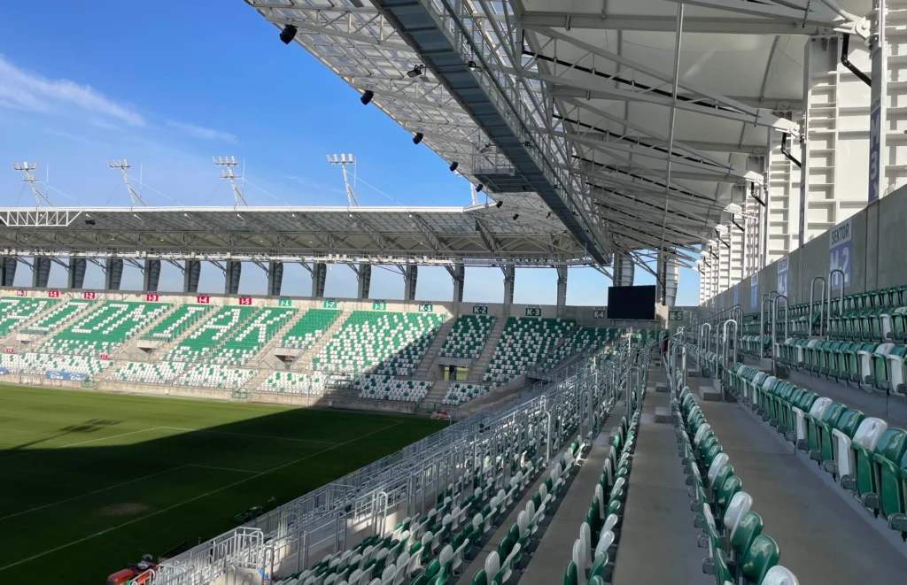 Oznakowanie inwestycji infrastrukturalnej na stadionie