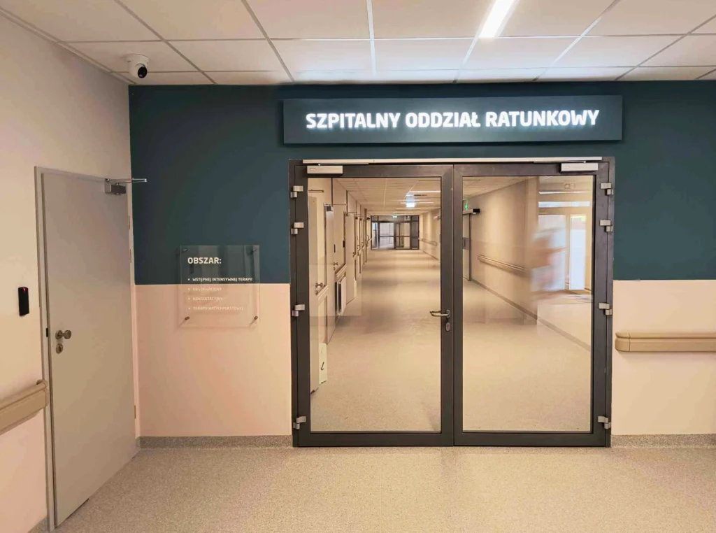 Oznakowanie inwestycji infrastrukturalnej w szpitalu